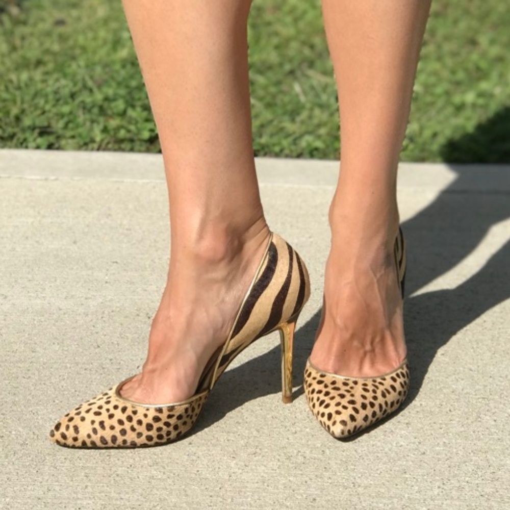 GUESS HOSANNI ANIMAL-PRINT PUMPS